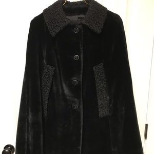 Black faux fur cape